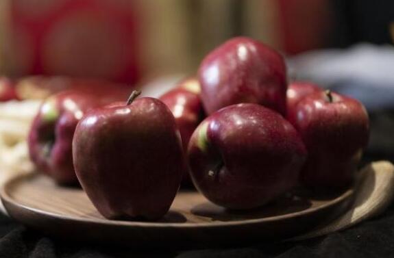 苹果的3种吃法，煮着吃，蒸着吃，烤着吃，每一种对身体都有好处